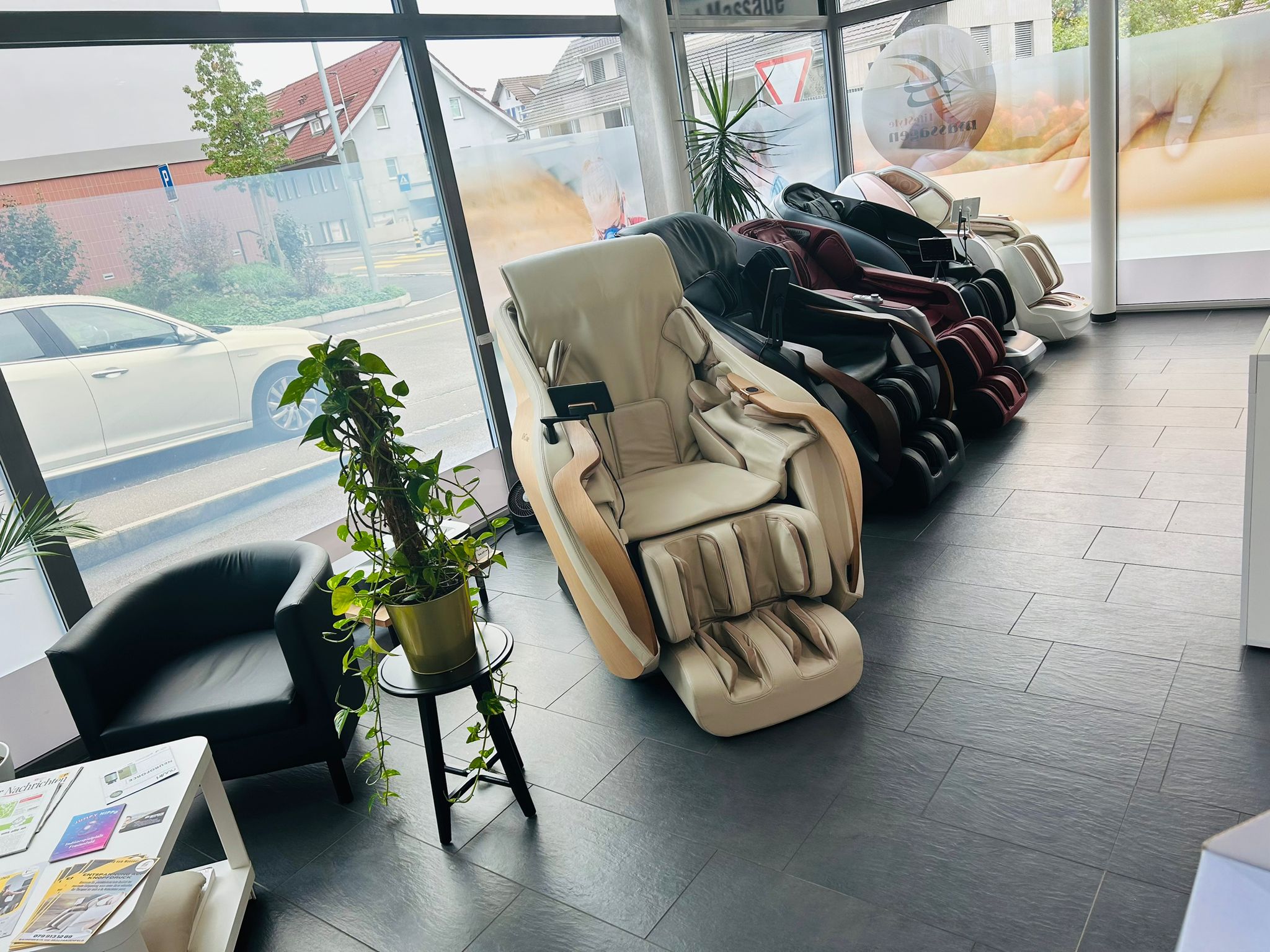 <p><span style="white-space:pre-wrap;">Komoder Testpunkt </span><br><span style="white-space:pre-wrap;">Bahnhofstrasse 102, 1010 Frauenfeld, Schweiz</span></p>