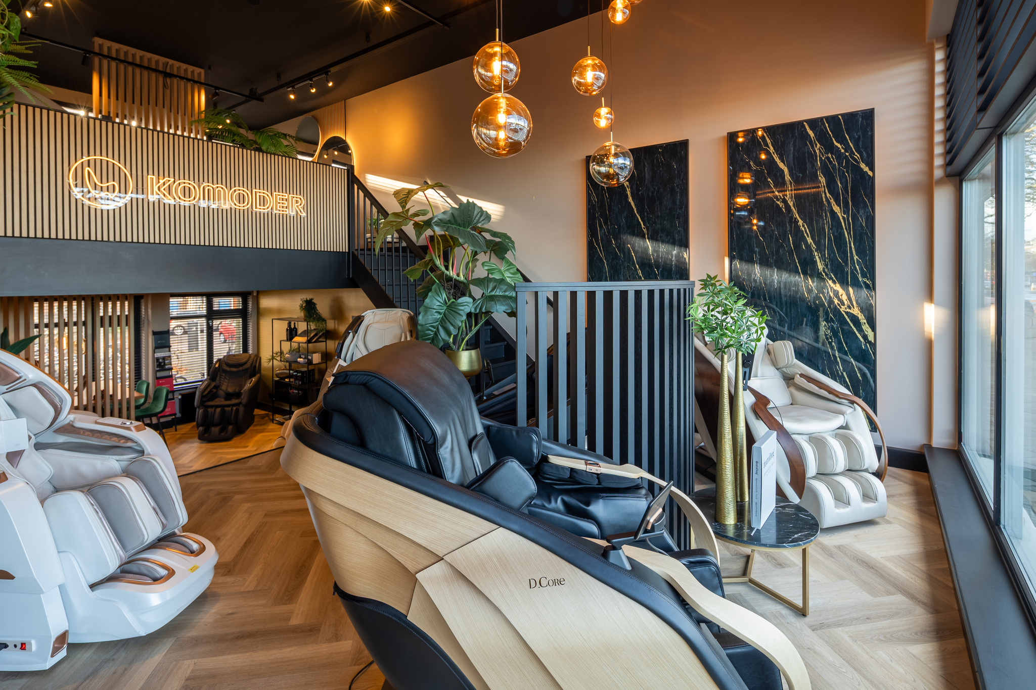 <p><span style="white-space:pre-wrap;">Komoder Premium Store</span><br><span style="white-space:pre-wrap;">Jan van Galenstraat 45, 1056BH Amsterdam</span></p>